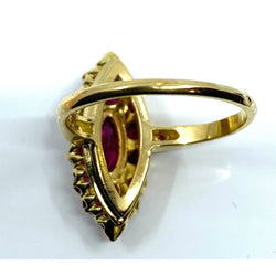 Bague en or jaune 18 carats pavée de rubis. - Castafiore