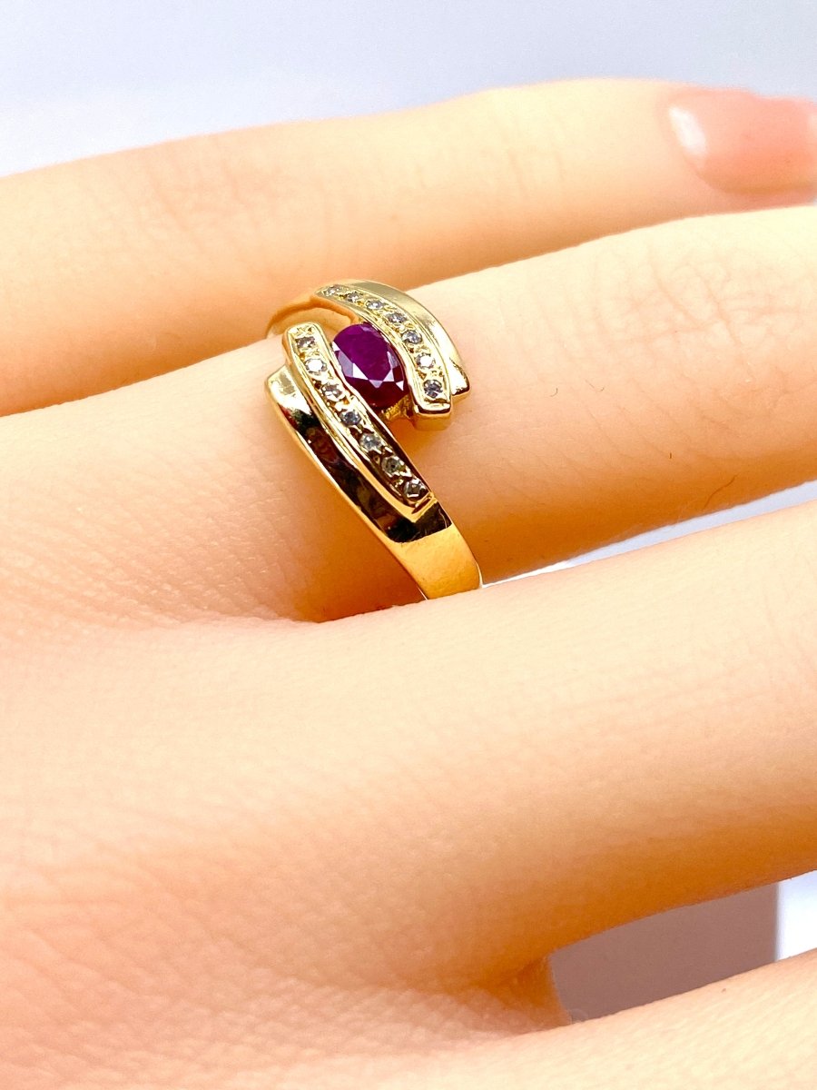 Bague en or jaune 18 carats, rubis et diamants - Castafiore
