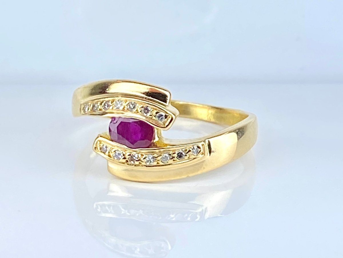 Bague en or jaune 18 carats, rubis et diamants - Castafiore