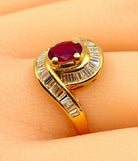 Bague en or jaune 18 carats, rubis et diamants baguettes - Castafiore