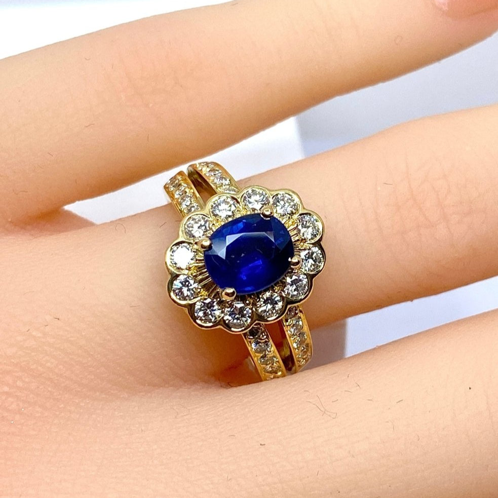 Bague en or jaune 18 carats, saphir et diamants - Castafiore