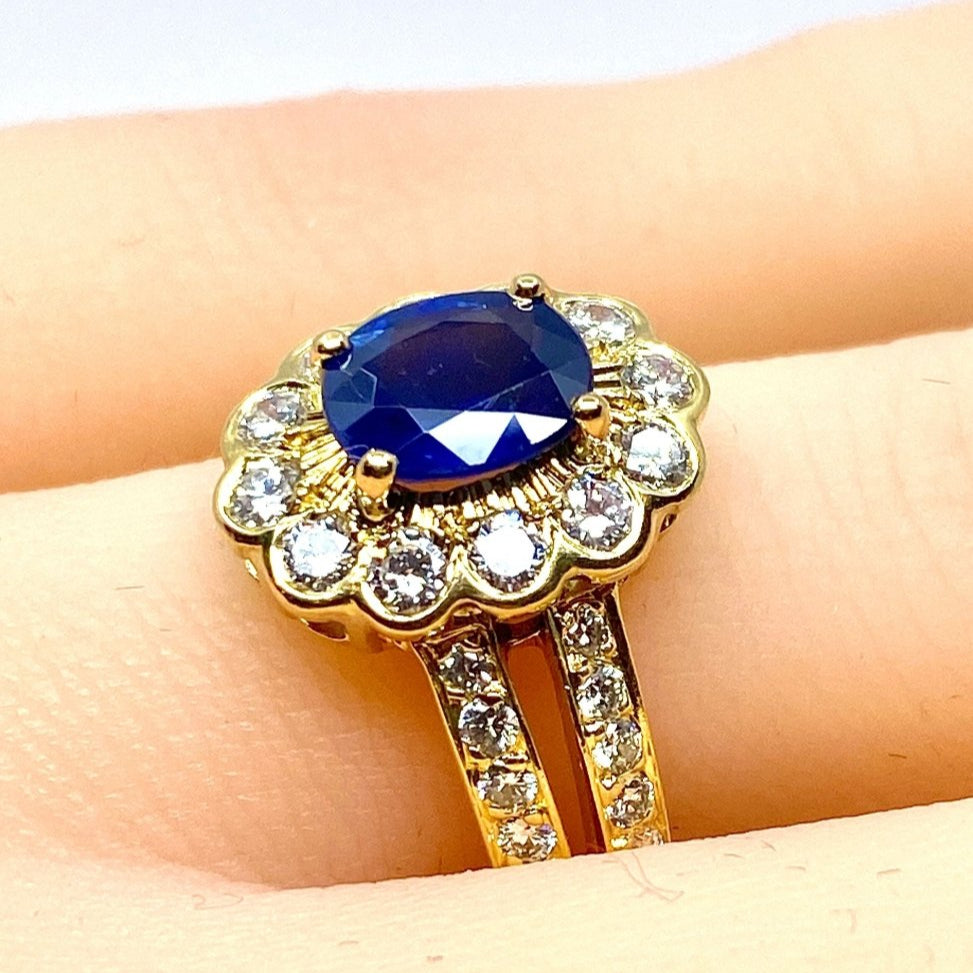Bague en or jaune 18 carats, saphir et diamants - Castafiore