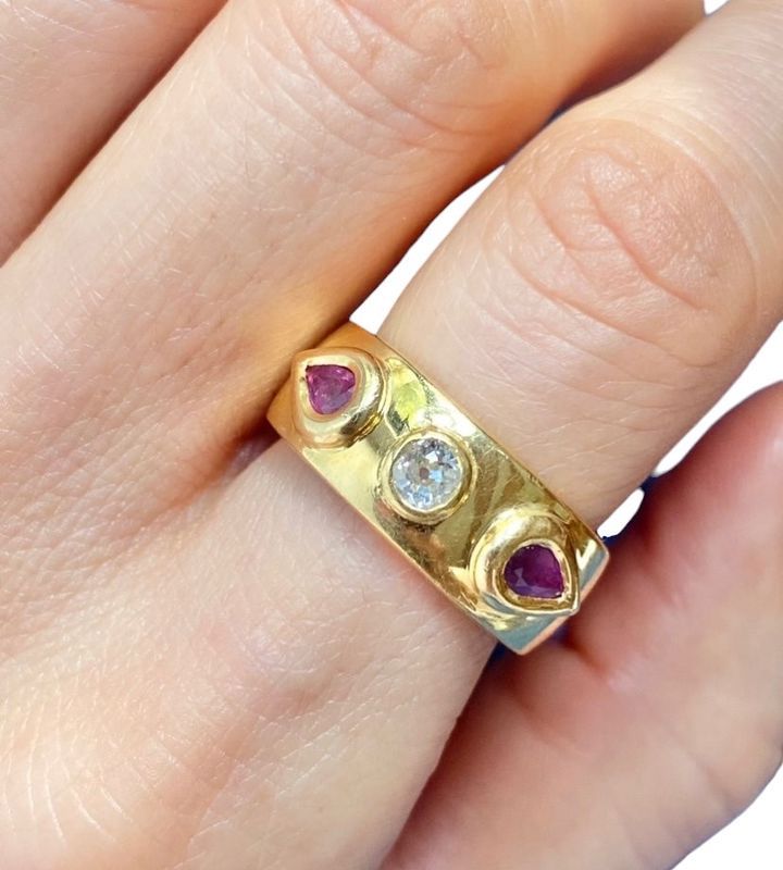 Bague en or jaune 18k rubis et diamant - Castafiore