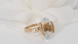 Bague en or jaune, aigue marine et diamants - Castafiore