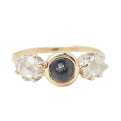 Bague En Or Jaune, Cabochon De Saphir Et Diamants - Castafiore