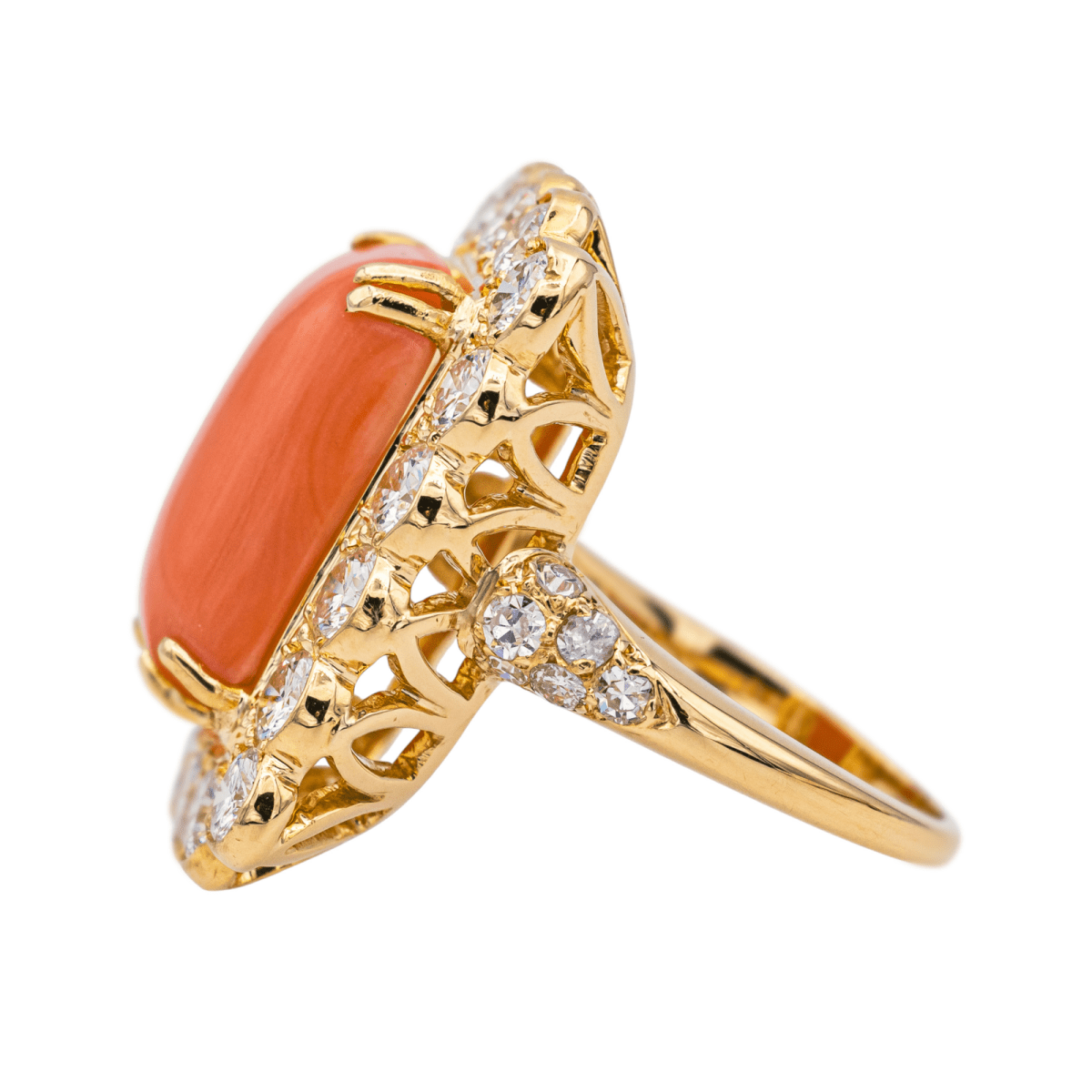Bague en or jaune, corail et diamants - Castafiore