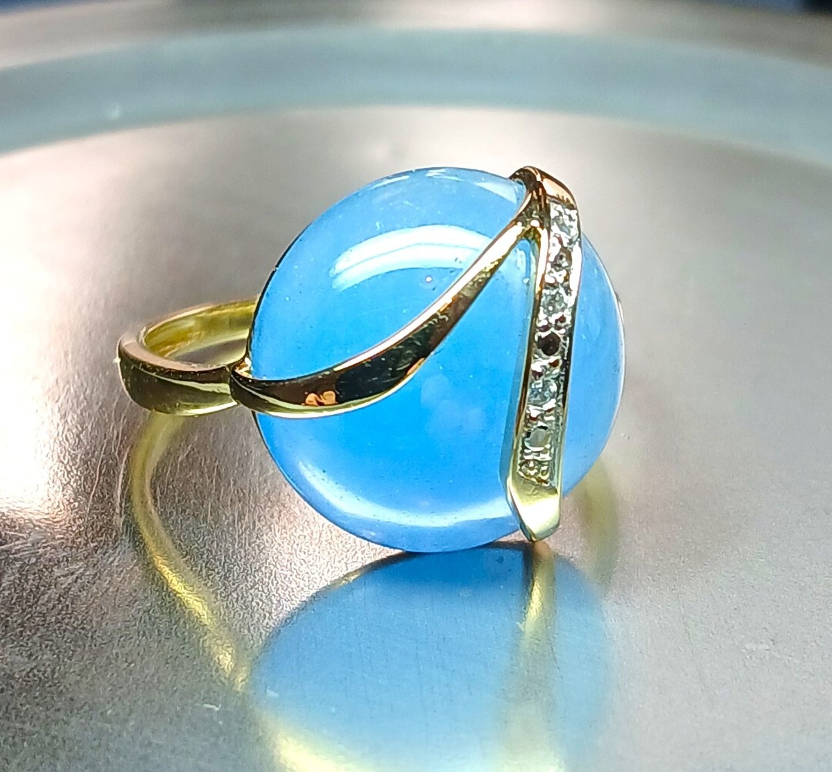 Bague en or jaune, diamants et jade lavandin - Castafiore