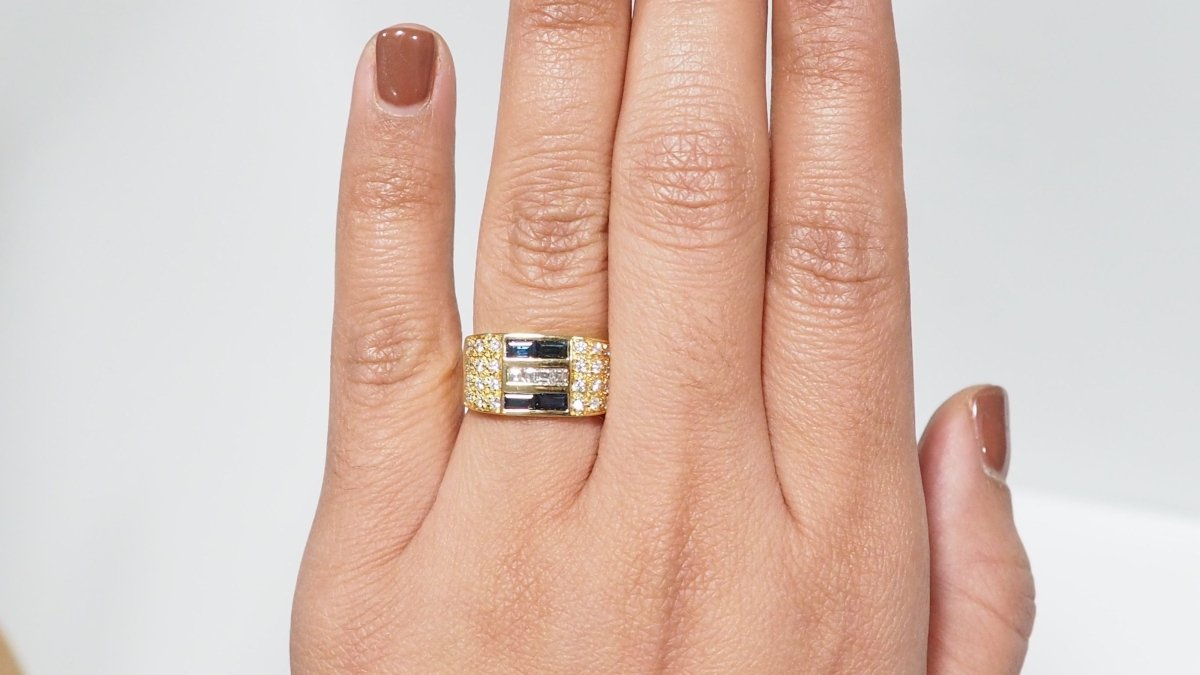 Bague en or jaune, diamants et saphirs - Castafiore