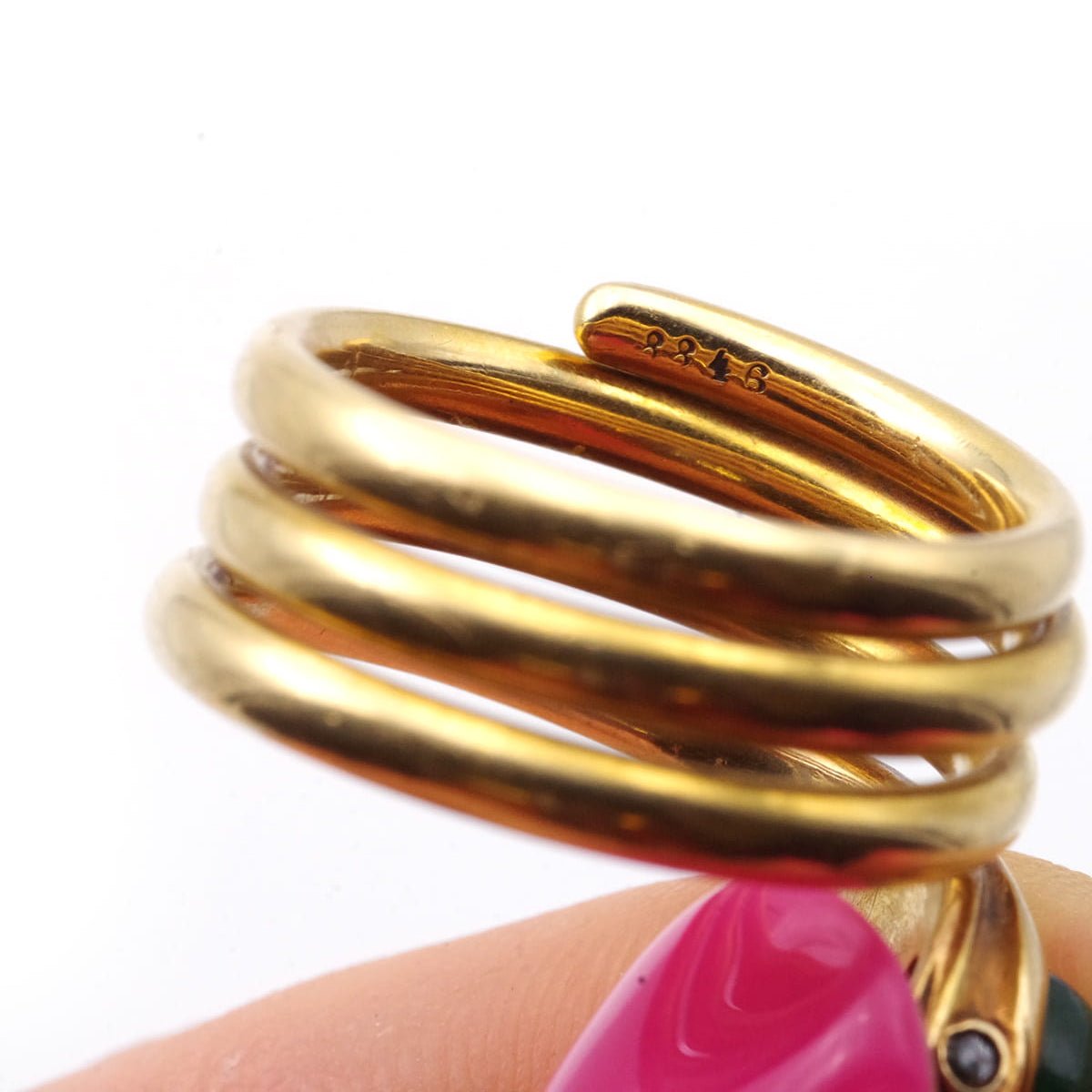 Bague en or jaune, émeraude et diamants - Castafiore