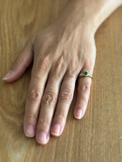 Bague en or jaune, émeraude et diamants - Castafiore