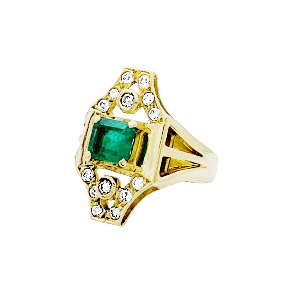 Ring yellow gold, emerald and diamonds.