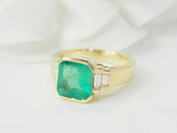 Bague en or jaune, émeraude et diamants - Castafiore