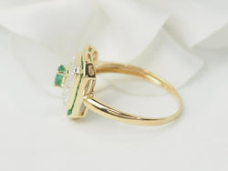 Bague en or jaune, émeraude et diamants - Castafiore