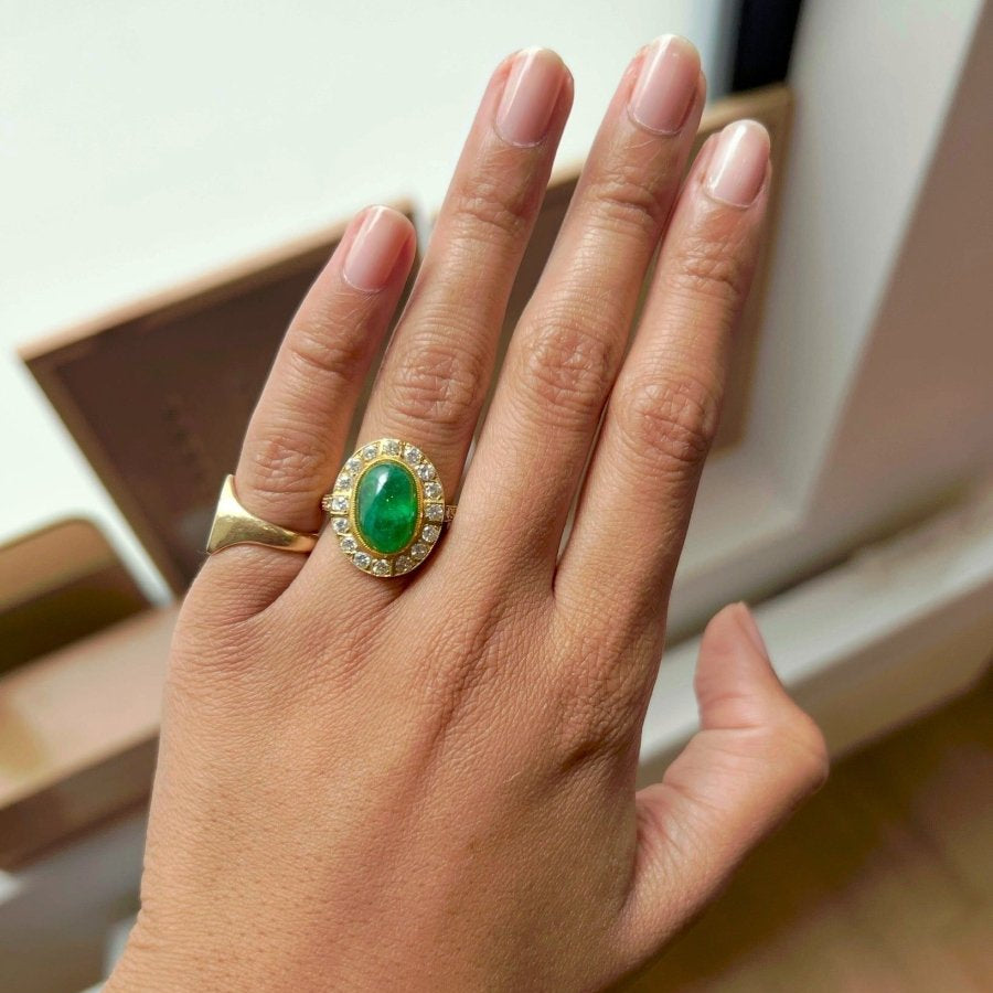 Bague en or jaune émeraude et diamants - Castafiore