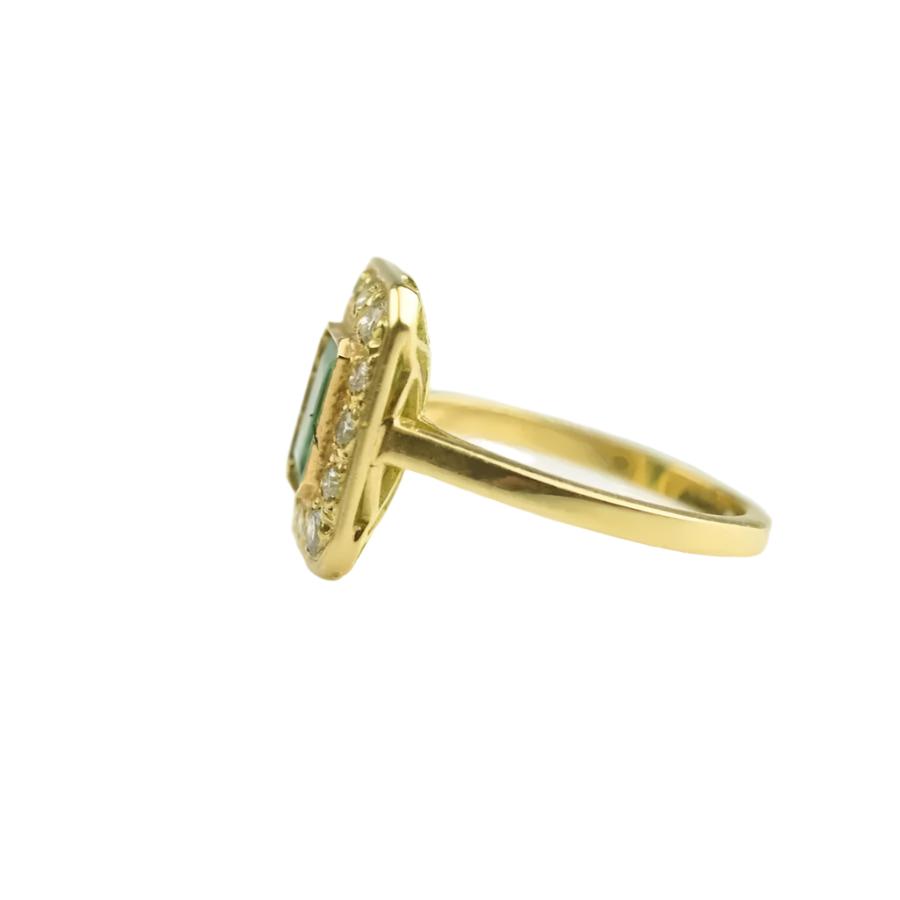 Bague en or jaune, émeraude et diamants - Castafiore