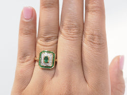 Bague en or jaune, émeraude et diamants - Castafiore