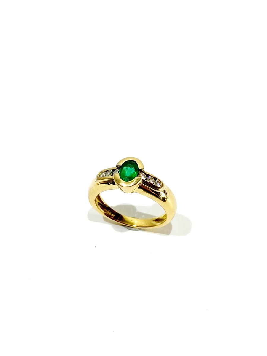 Bague en or jaune, émeraude et diamants - Castafiore