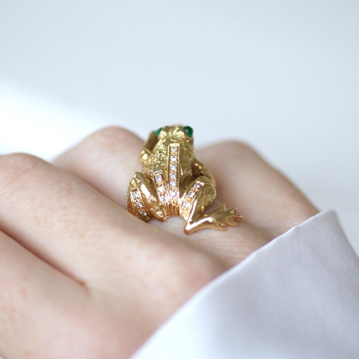 Bague en or jaune, émeraude, et diamants - Castafiore