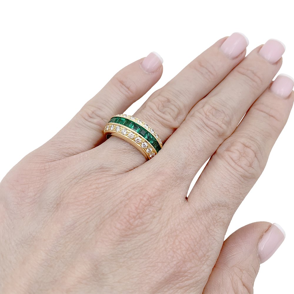 Bague en or jaune, émeraudes et diamants - Castafiore