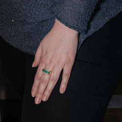 Bague en or jaune, émeraudes et diamants - Castafiore