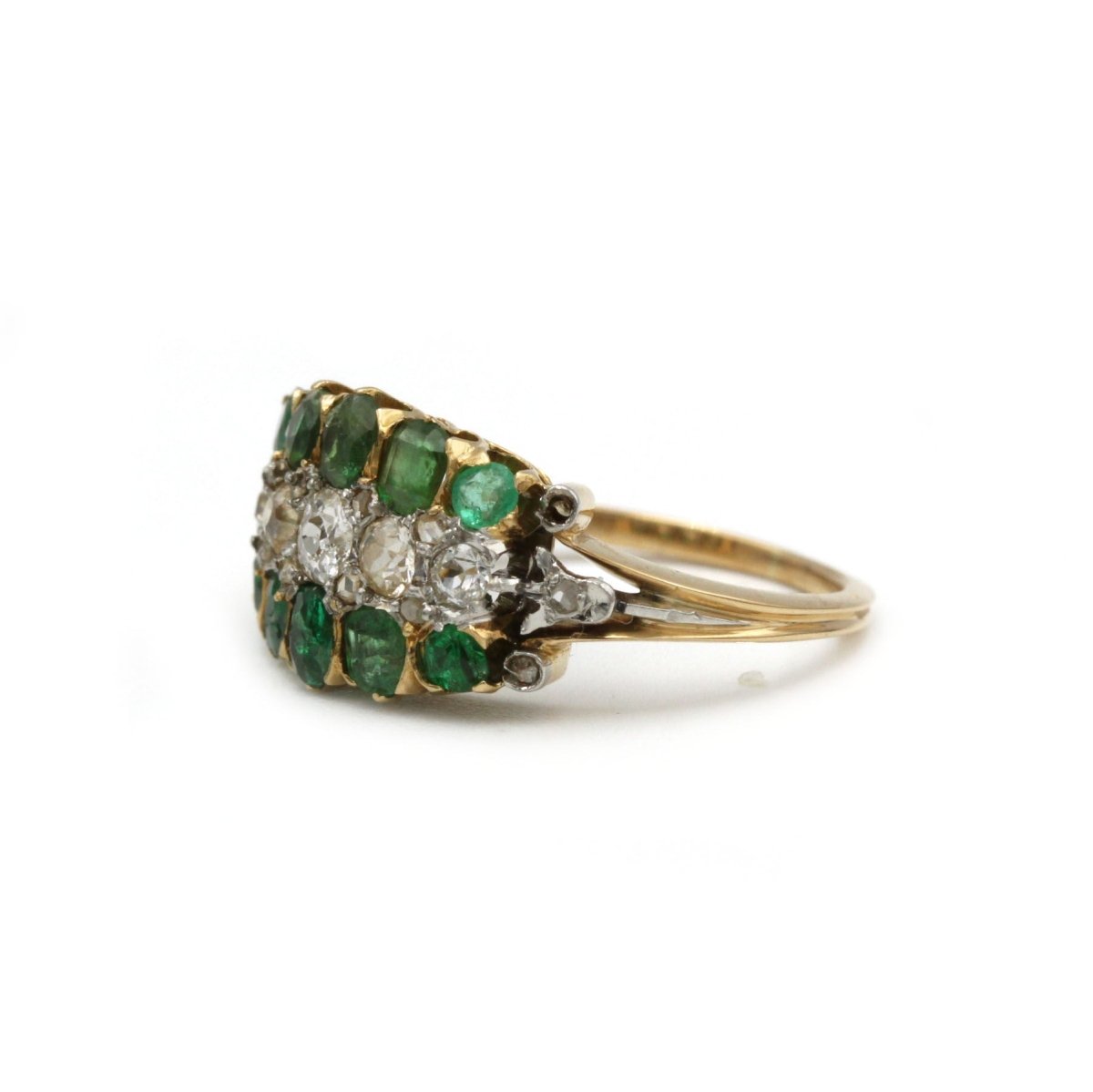 Bague en or jaune, émeraudes et diamants - Castafiore