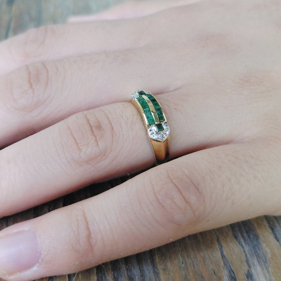 Bague en or jaune, émeraudes et diamants - Castafiore