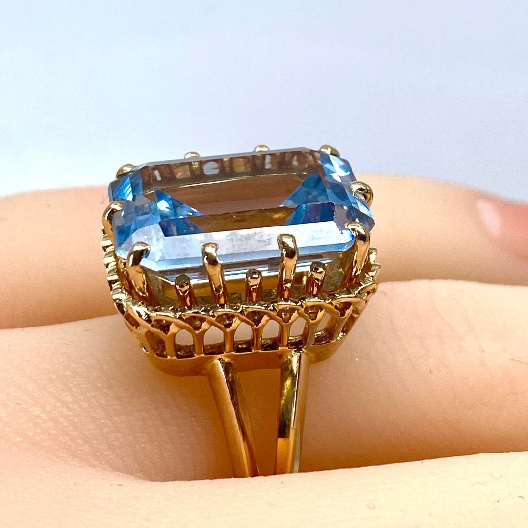 Bague en or jaune et aigue - marine - Castafiore