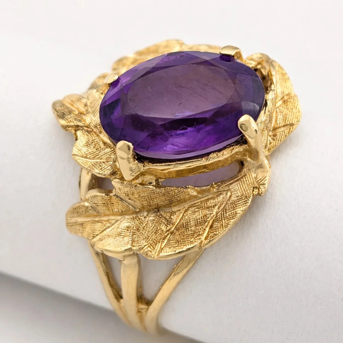 Bague en or jaune et améthyste - Castafiore