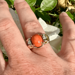 Bague en or jaune et blanc, corail et diamants - Castafiore