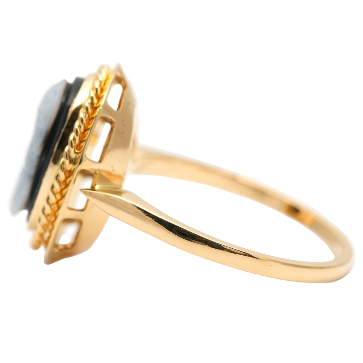 Bague en or jaune et camée - Castafiore