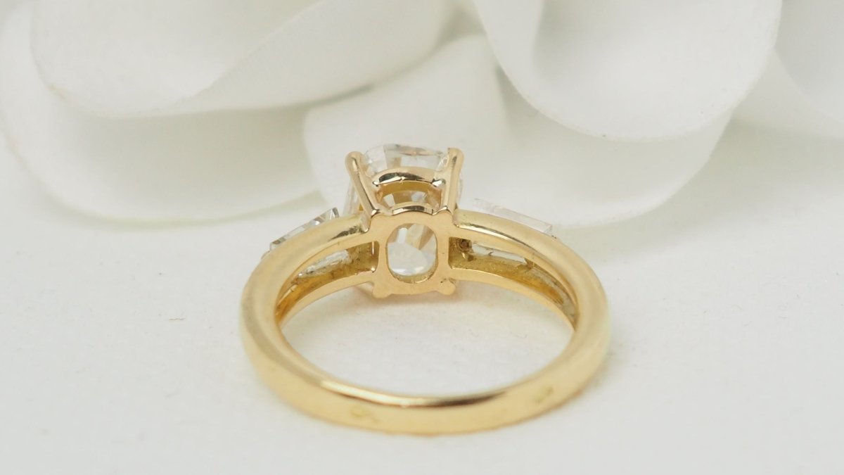 Bague en or jaune et diamant coussin 2cts Certifié - Castafiore