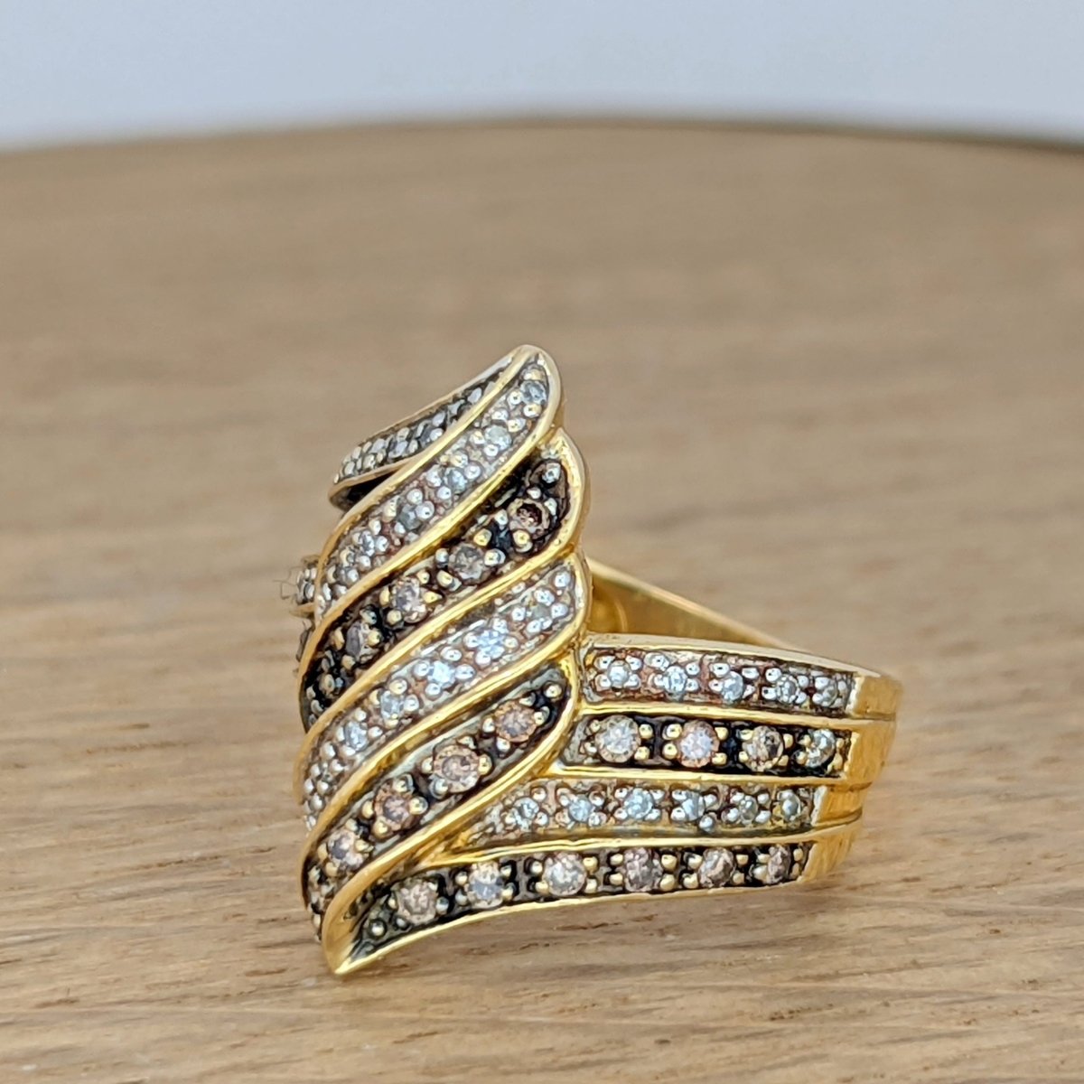 Bague en or jaune et diamants - Castafiore