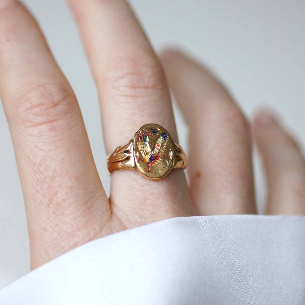 Bague en or jaune et émail - Castafiore