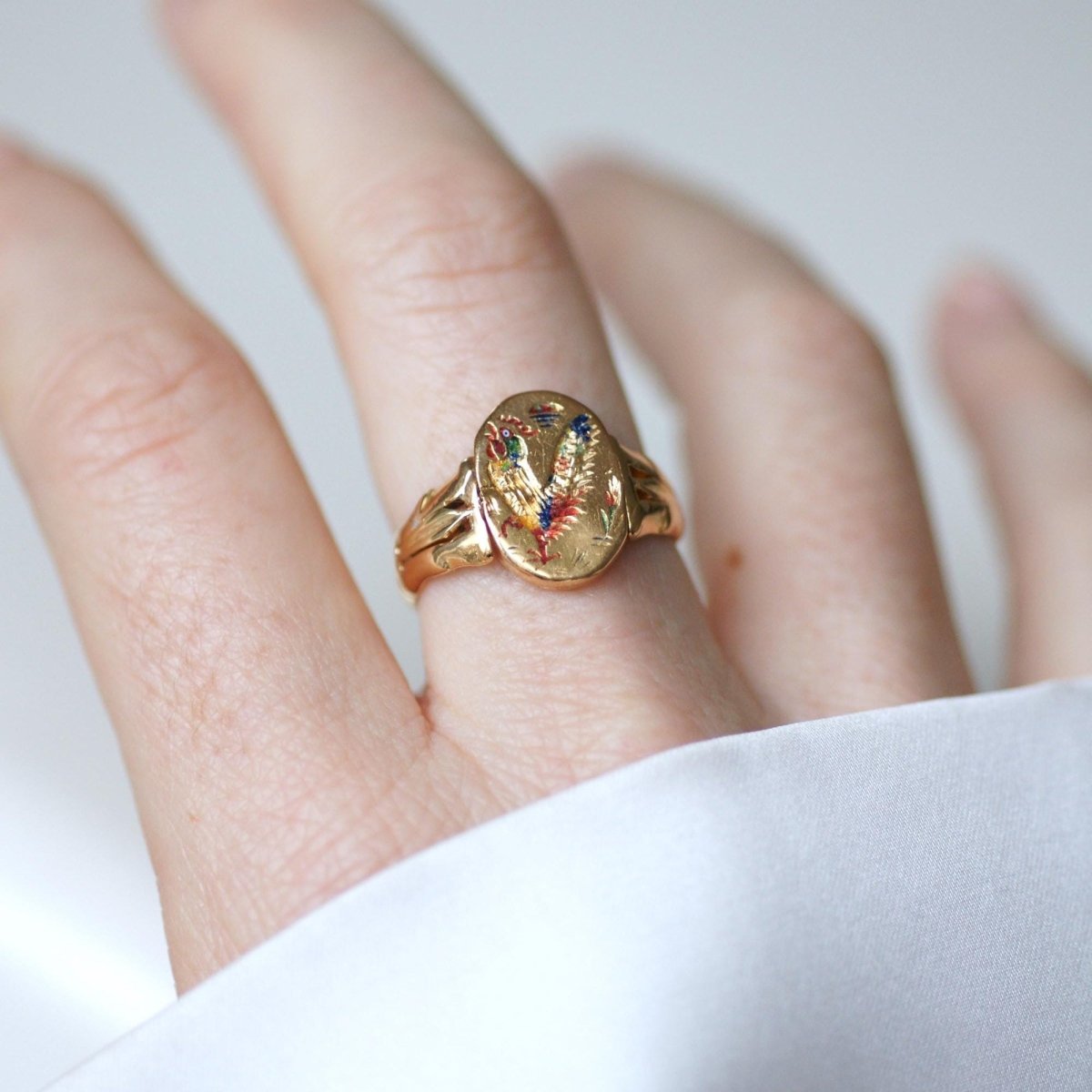 Bague en or jaune et émail - Castafiore