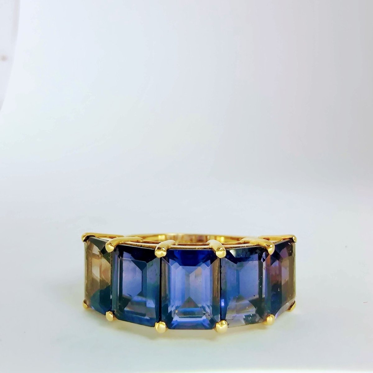 Bague en or jaune et iolite - Castafiore