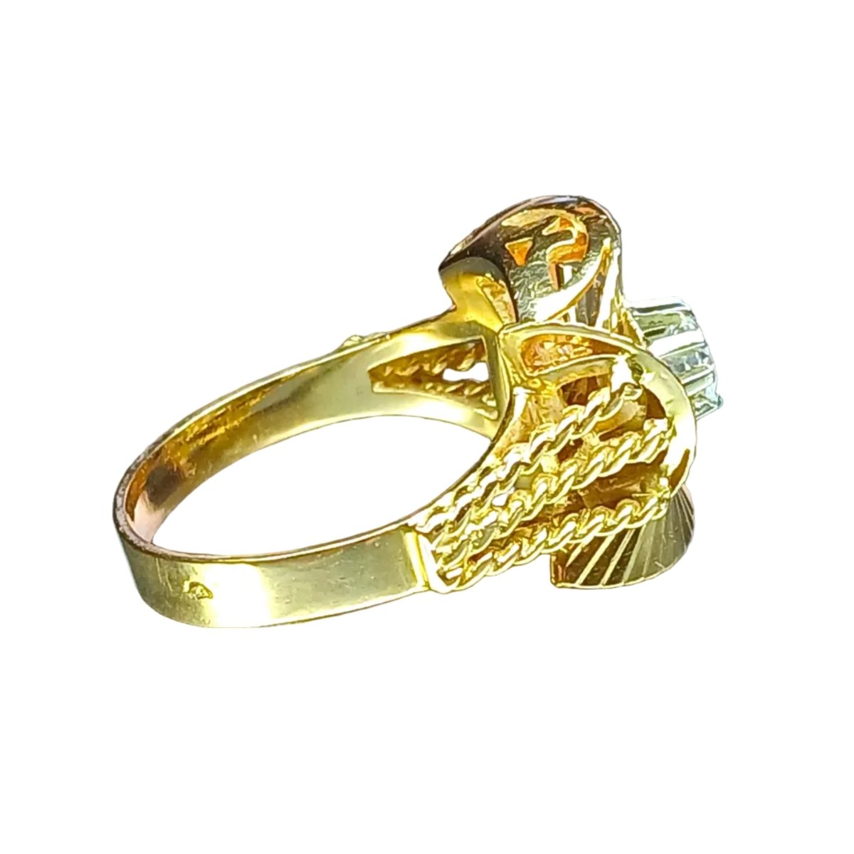 Bague en or jaune et pierre blanche - Castafiore