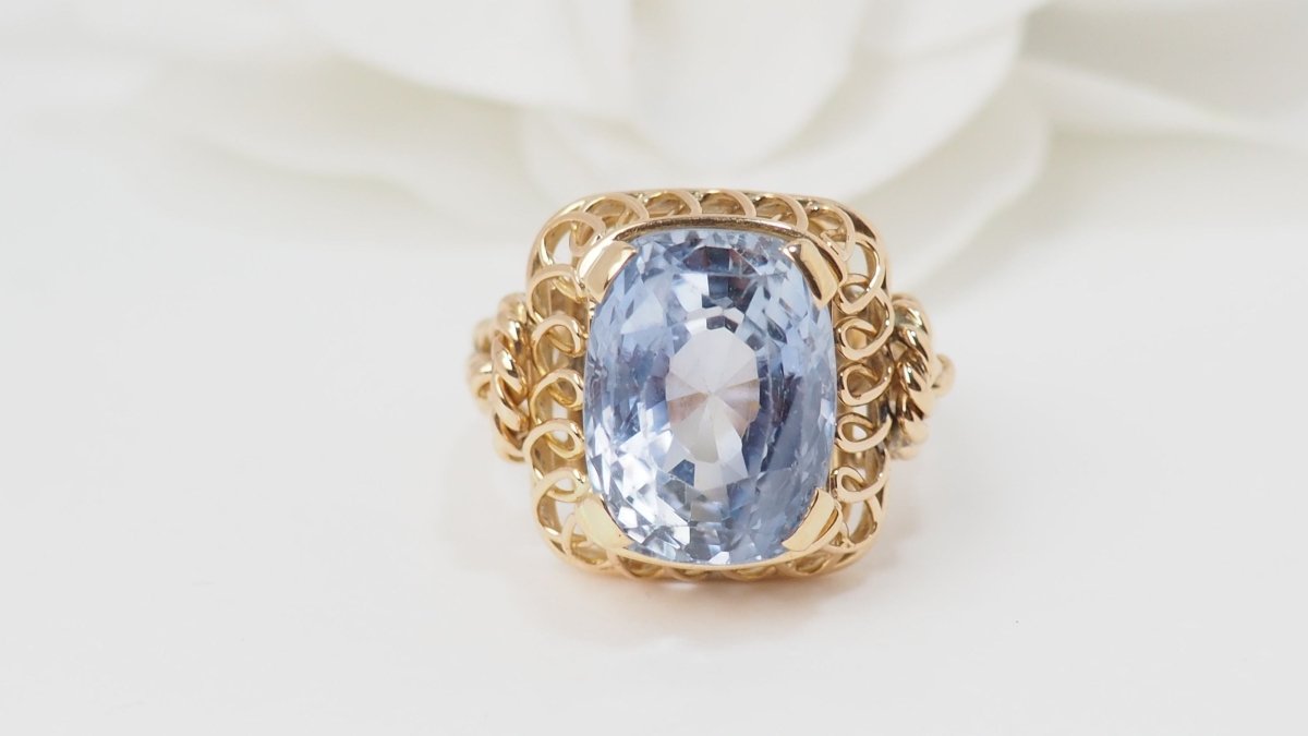 Bague en or jaune et Topaze bleue - Castafiore