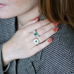 Bague en or jaune, or blanc, émeraude, et diamants - Castafiore