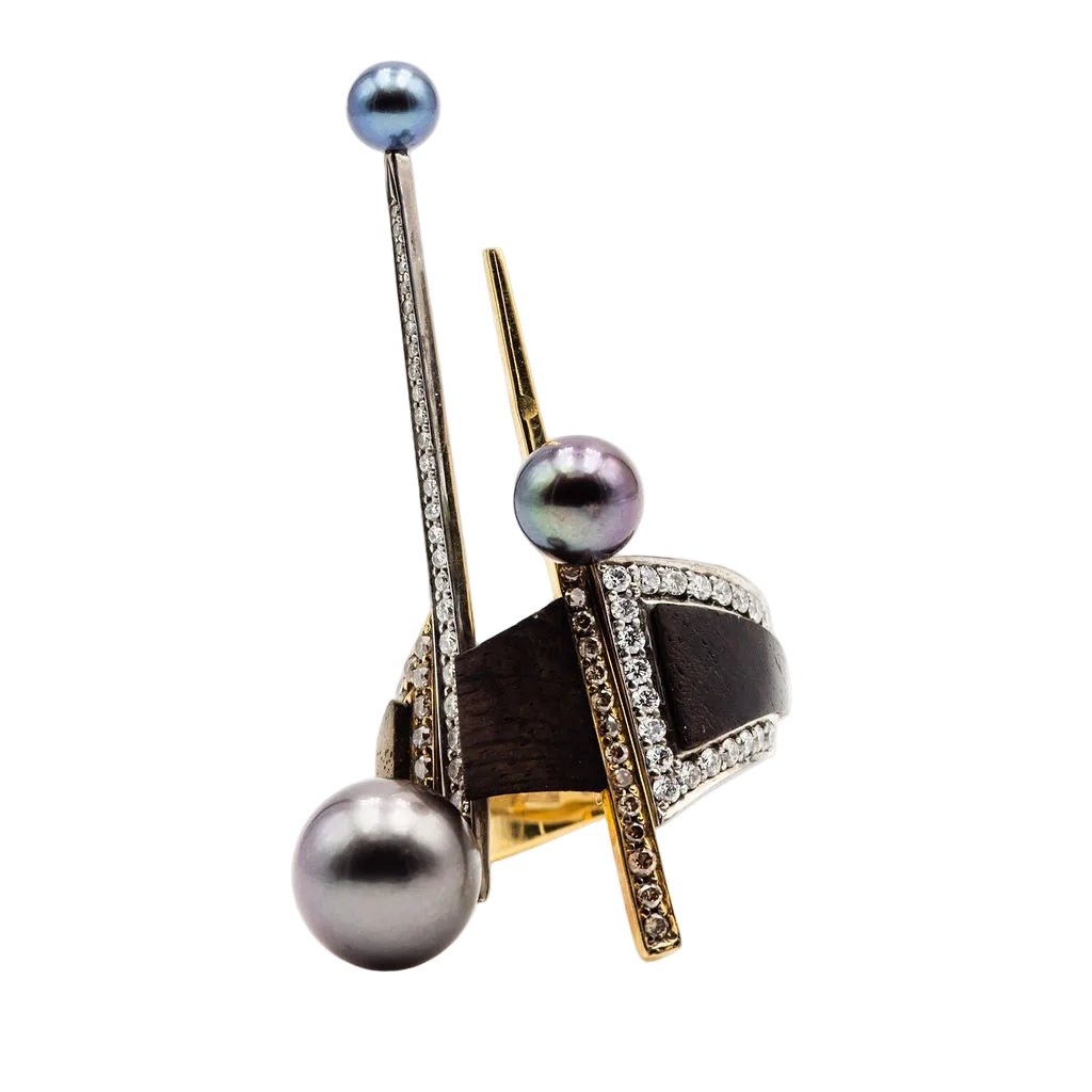 Bague en or jaune, or blanc, perles, essences boisées et diamants - Castafiore