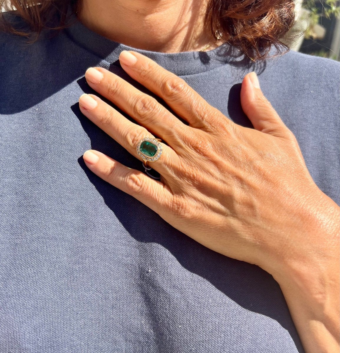 Bague en or jaune ornée d'une émeraude - Castafiore