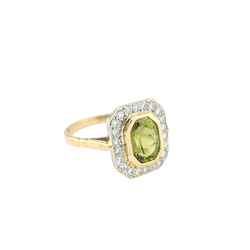 Bague en or jaune, péridot et diamants - Castafiore