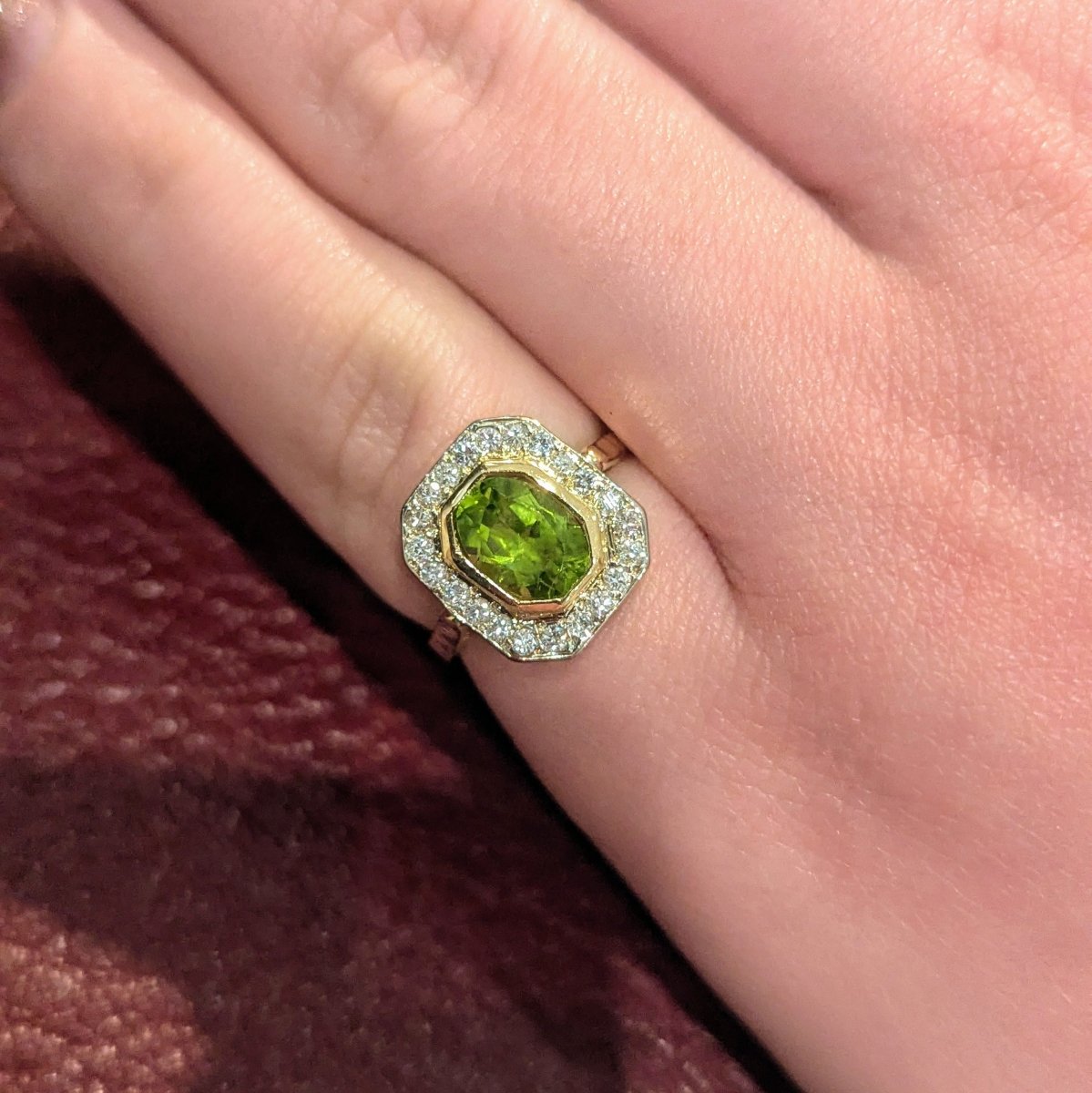 Bague en or jaune, péridot et diamants - Castafiore