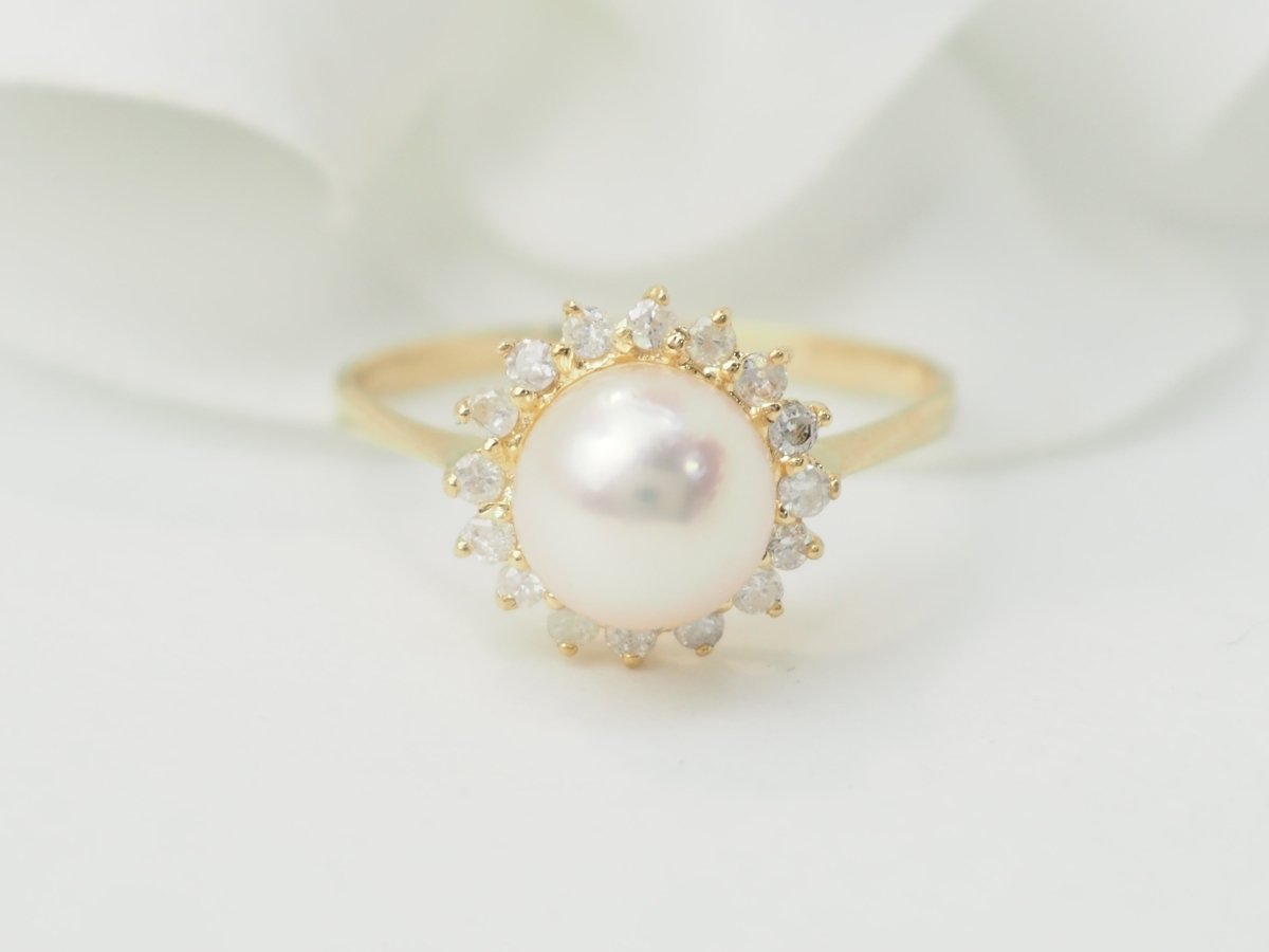 Bague en or jaune, perle de culture et diamants - Castafiore