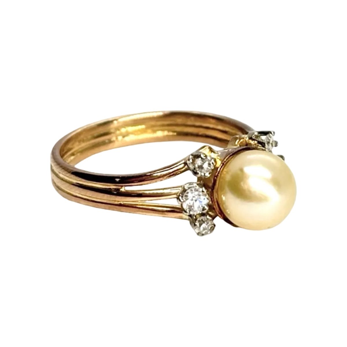 Bague en or jaune, perle, et diamants - Castafiore