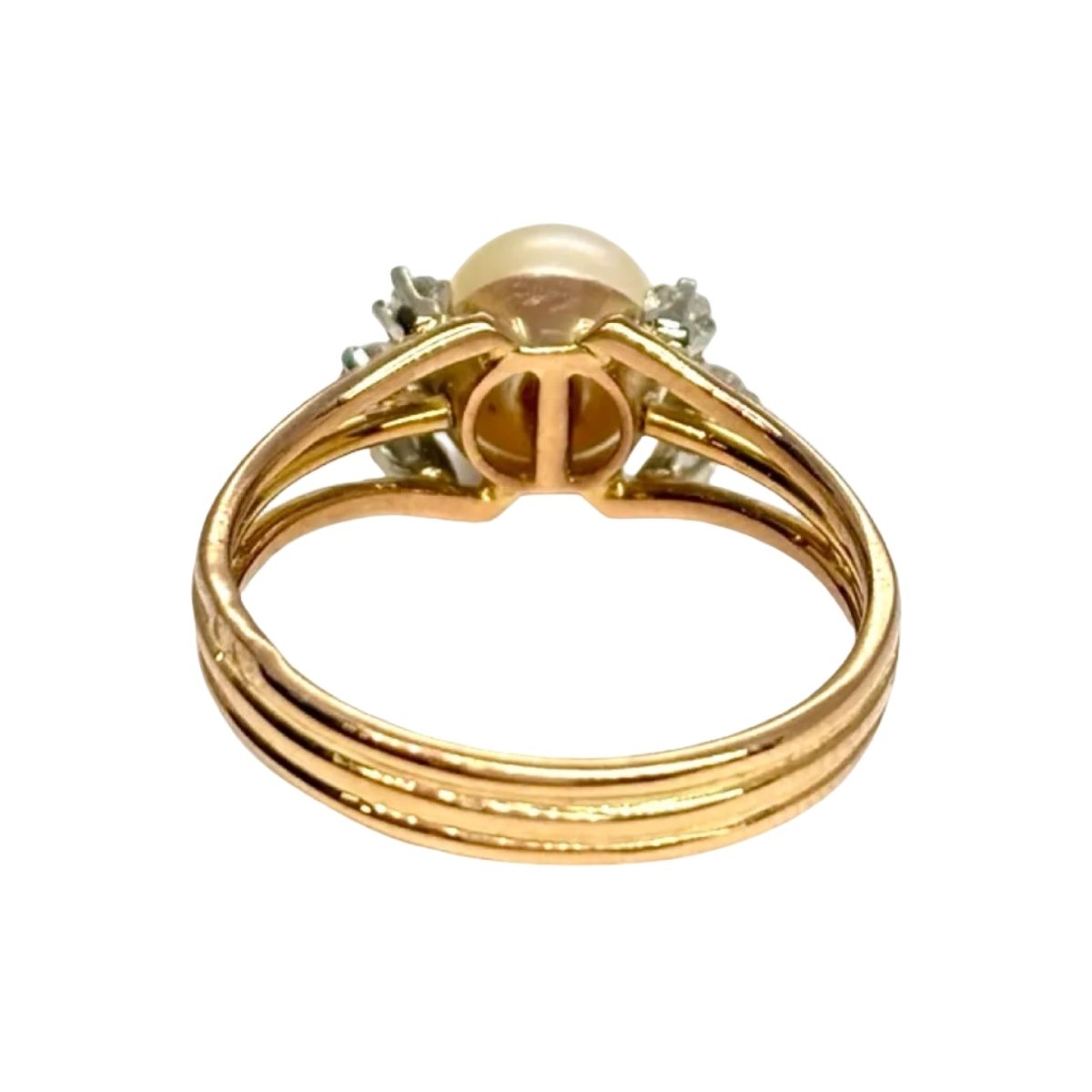 Bague en or jaune, perle, et diamants - Castafiore