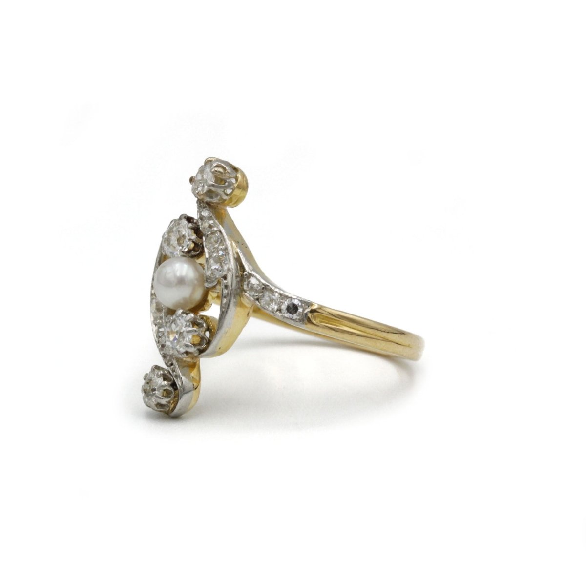 Bague en or jaune, perle et diamants - Castafiore