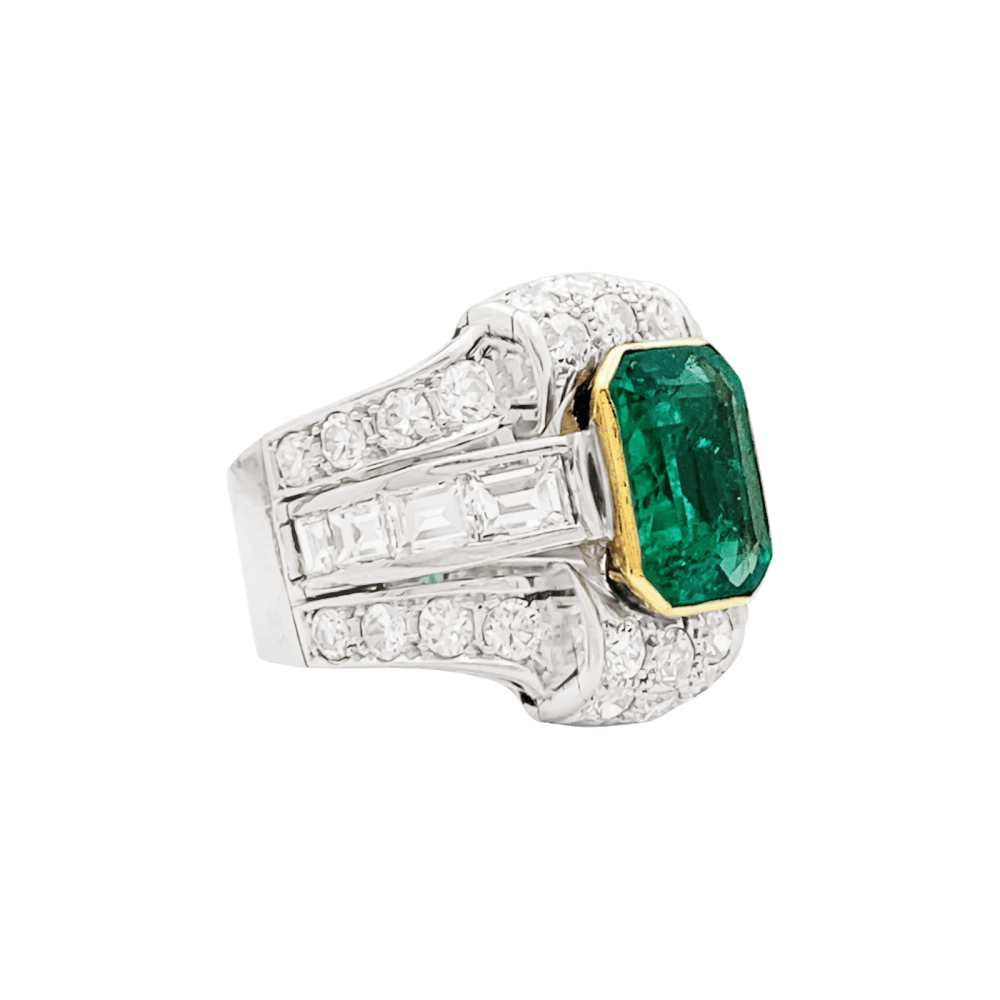 Ring emerald from Colombia, diamonds, paltinium, yellow gold.