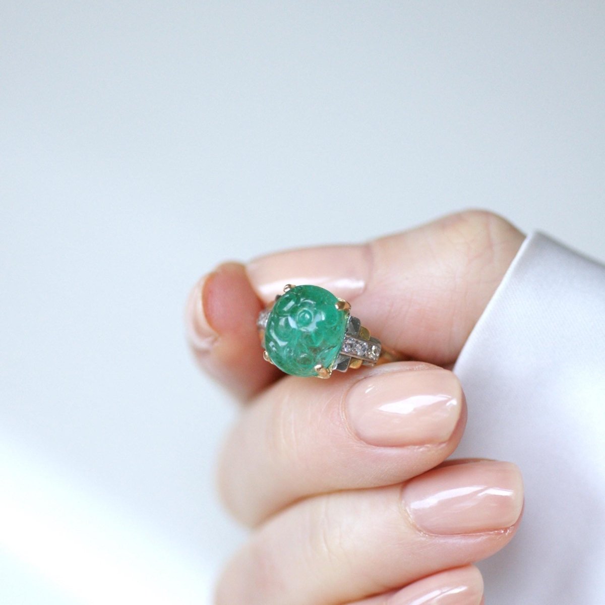 Bague en or jaune, platine, émeraude, et diamants - Castafiore