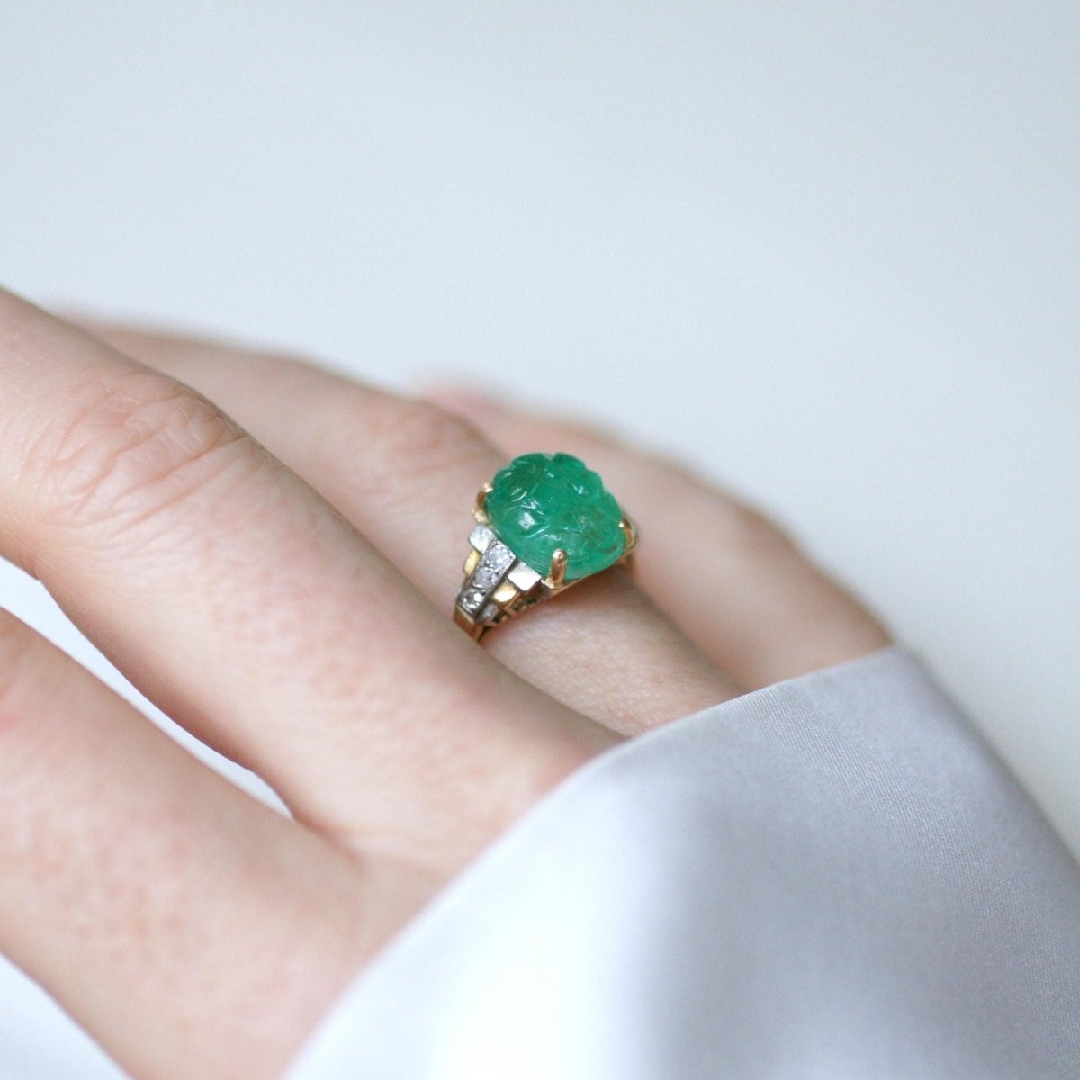 Bague en or jaune, platine, émeraude, et diamants - Castafiore