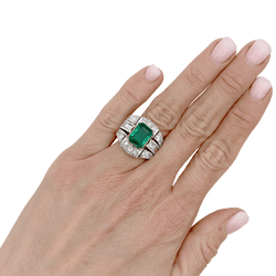 Ring emerald from Colombia, diamonds, paltinium, yellow gold.